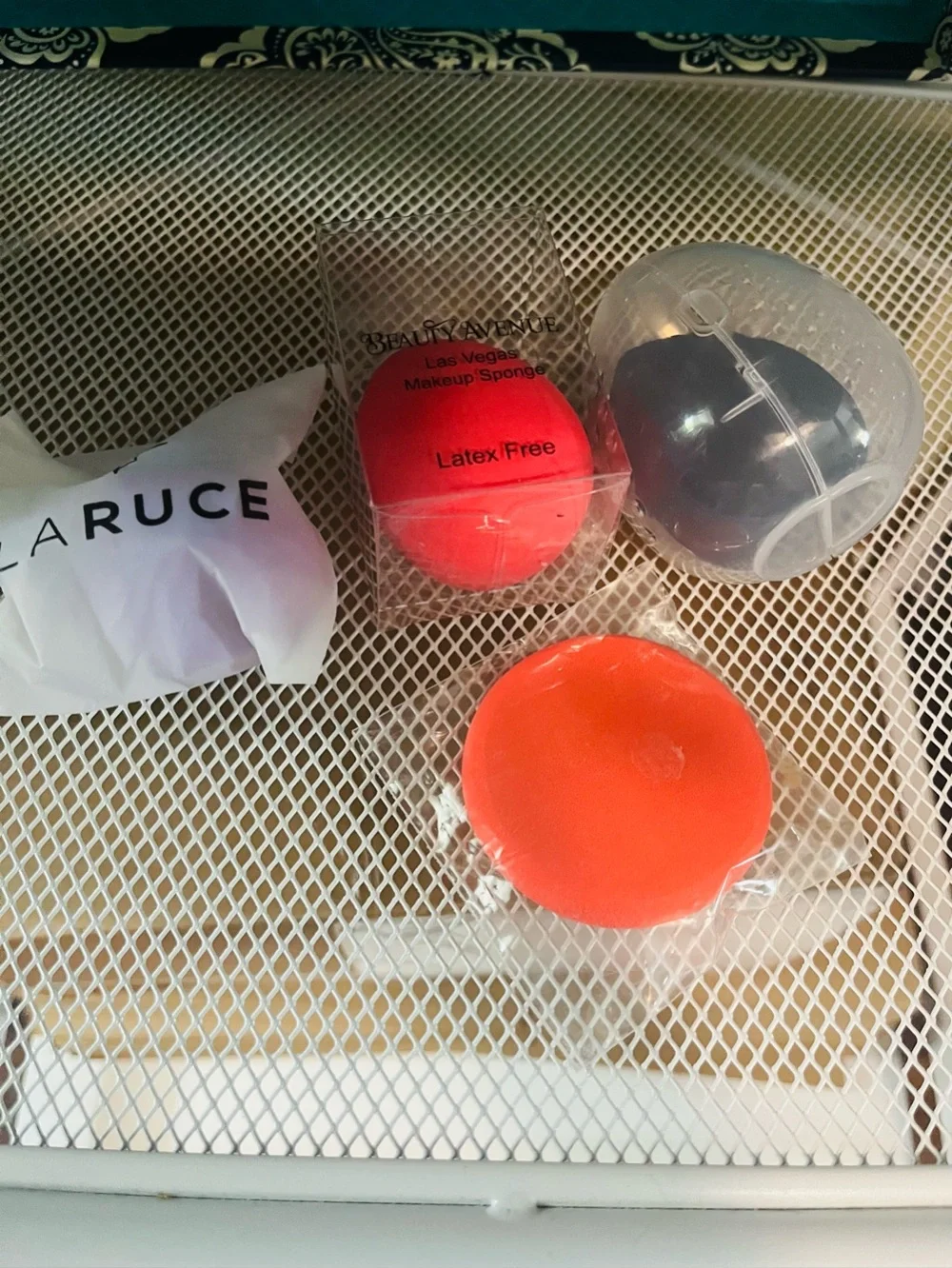 Beauty Avenue and 3 other brands Makeup Sponge and blenders.